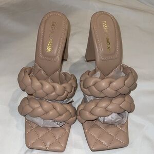 FashionNova: Nude heeled sandals